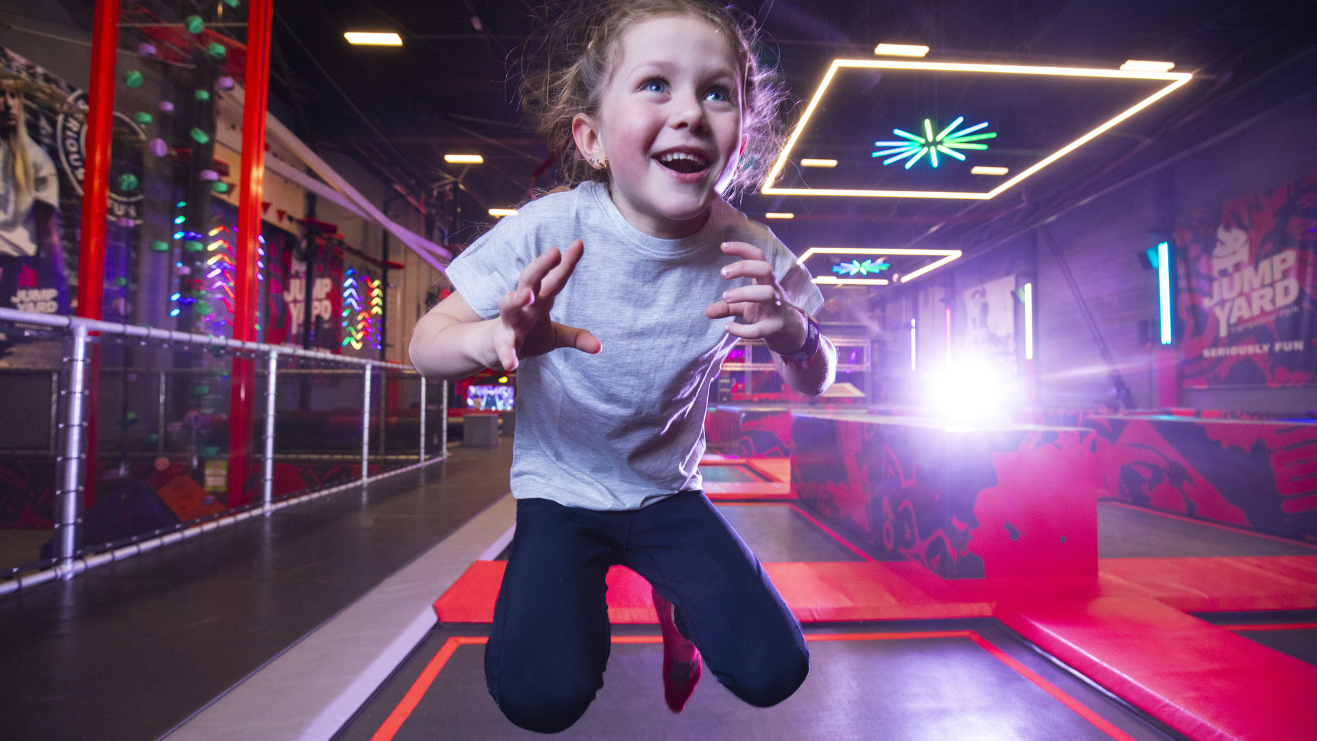 Fiestas de cumpleaños para niños en el parque de camas elásticas JumpYard Barcelona