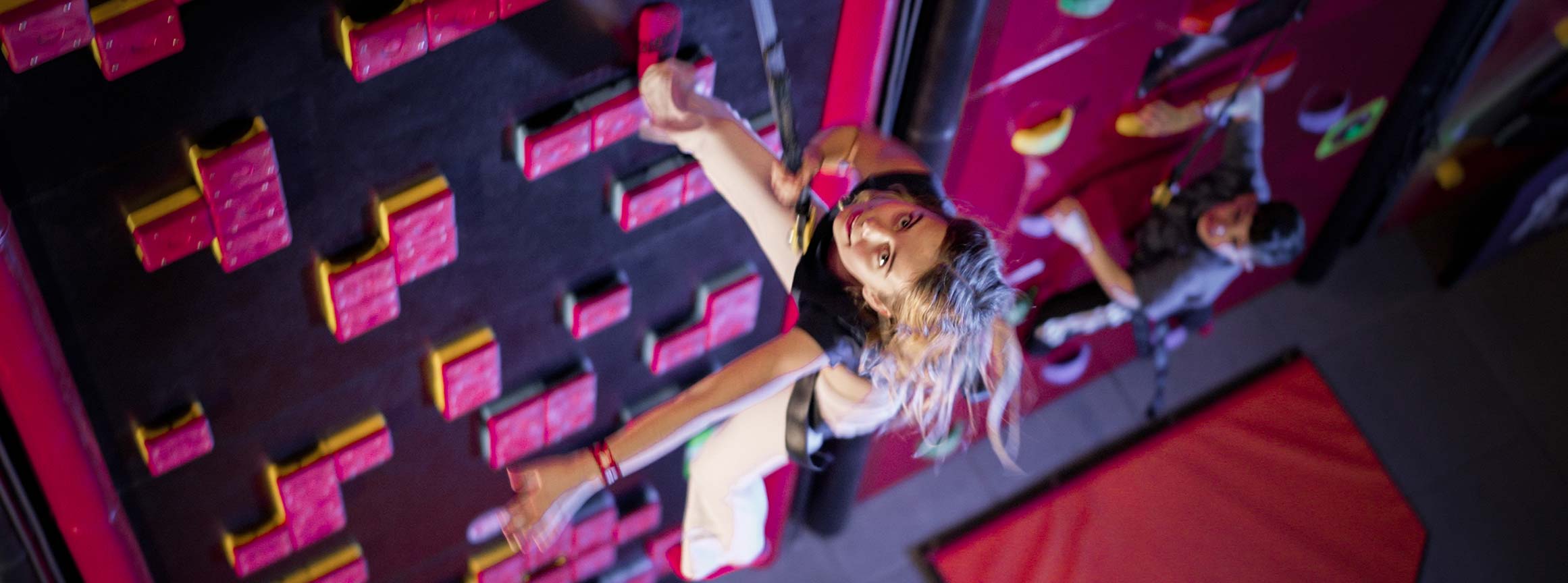 Clip N' Climb - Escalada en JumpYard Oasiz Madrid